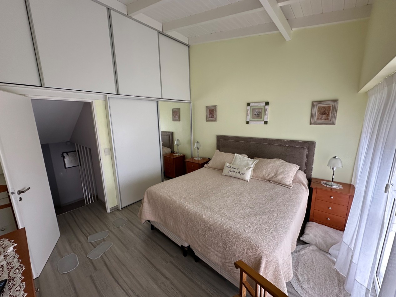 HERMOSO TRIPLEX FRENTE AL MAR - 3 DORM