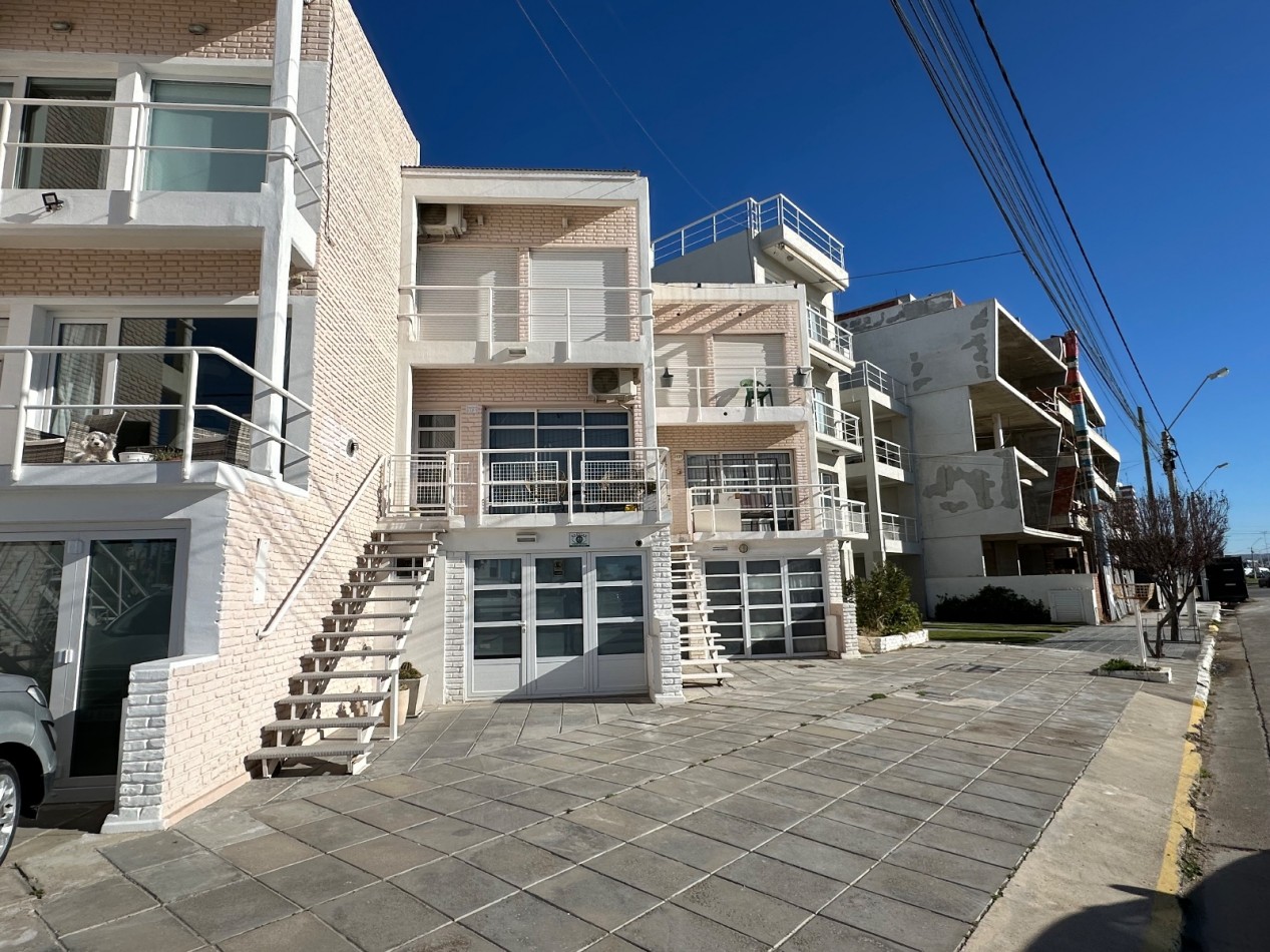 HERMOSO TRIPLEX FRENTE AL MAR - 3 DORM