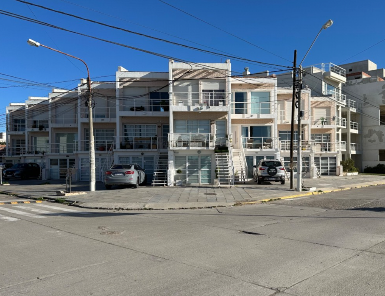 HERMOSO TRIPLEX FRENTE AL MAR - 3 DORM