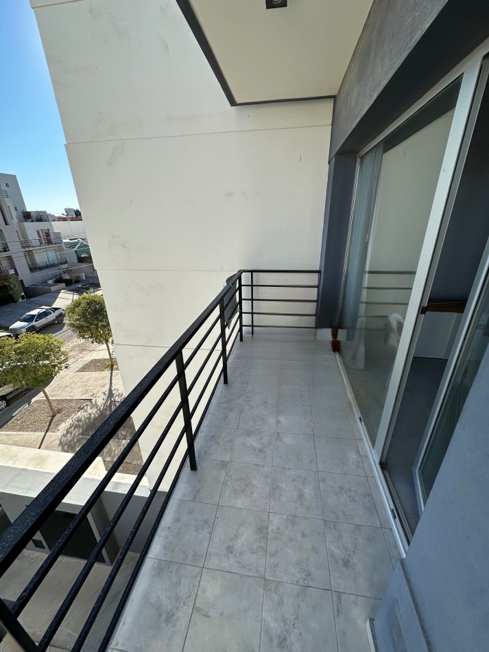 DEPTO 2 DORMITORIOS CON COCHERA EN BARRIO SUR