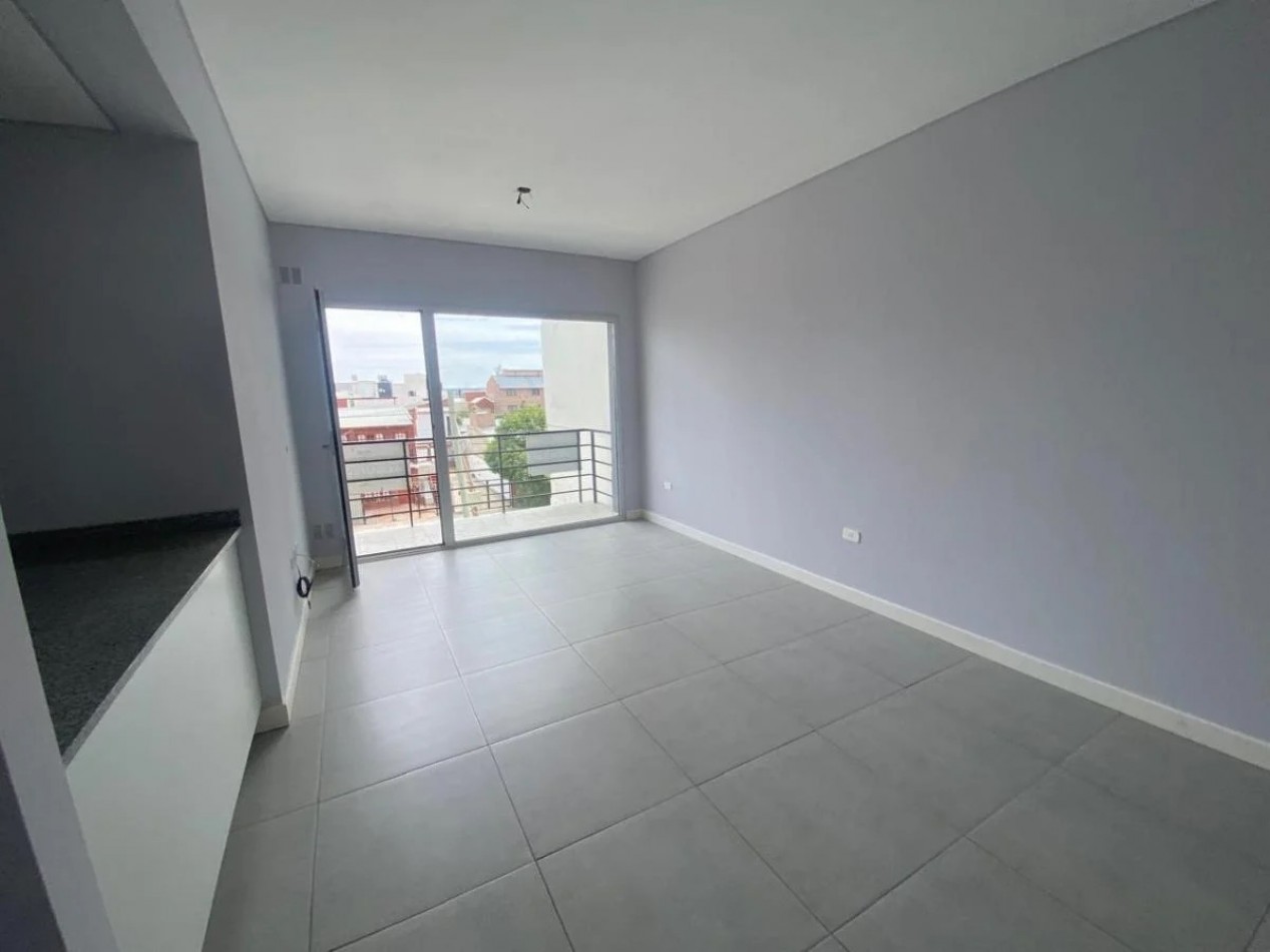 DEPTO 2 DORMITORIOS CON COCHERA EN BARRIO SUR