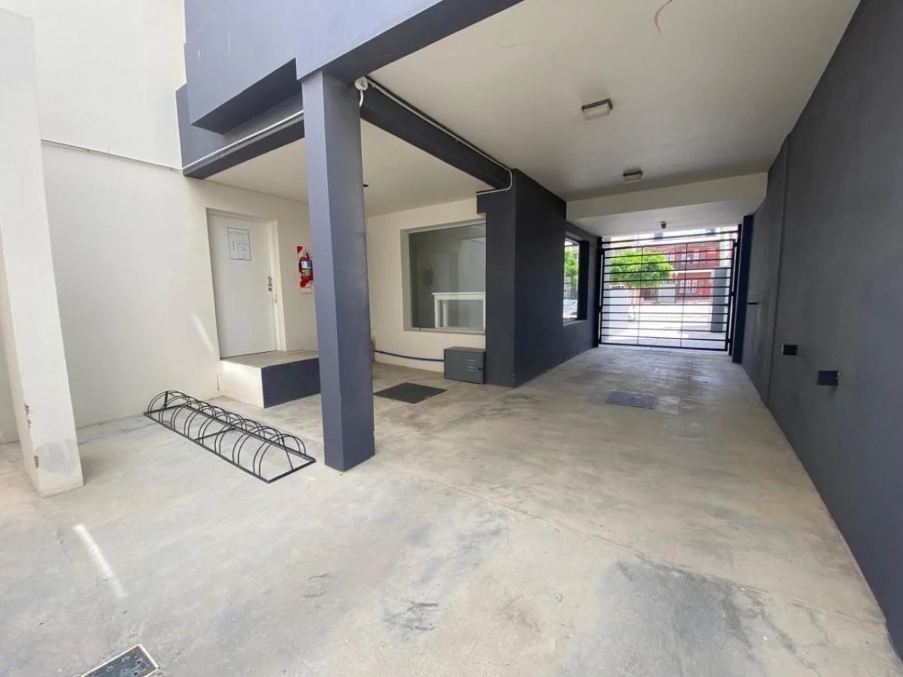 DEPTO 2 DORMITORIOS CON COCHERA EN BARRIO SUR