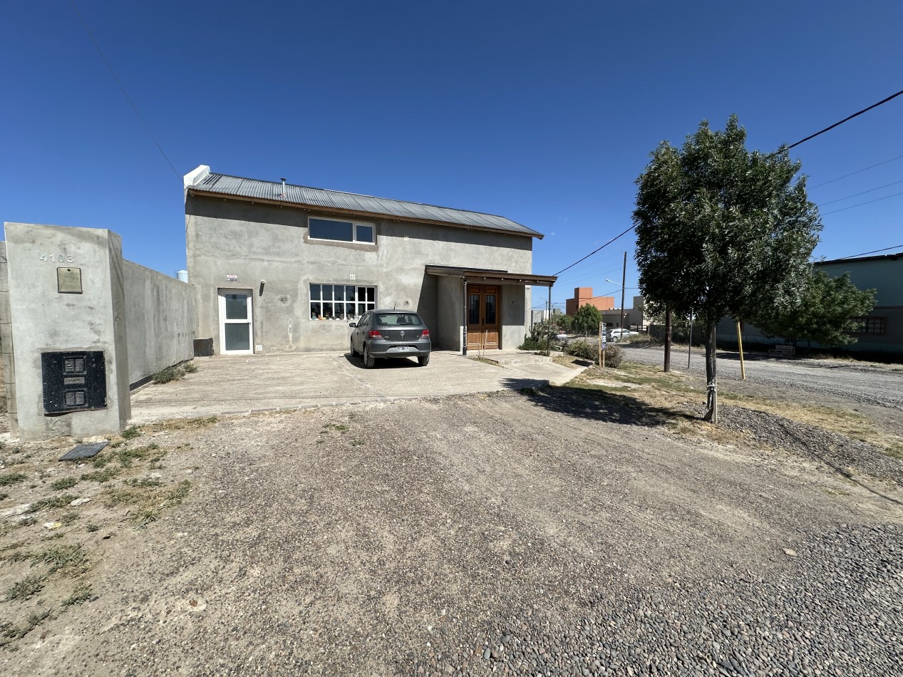 CASA DE 3 DORMITORIOS EN ESQUINA CON PATIO Y ENTRADA VEHICULAR - SOLANA