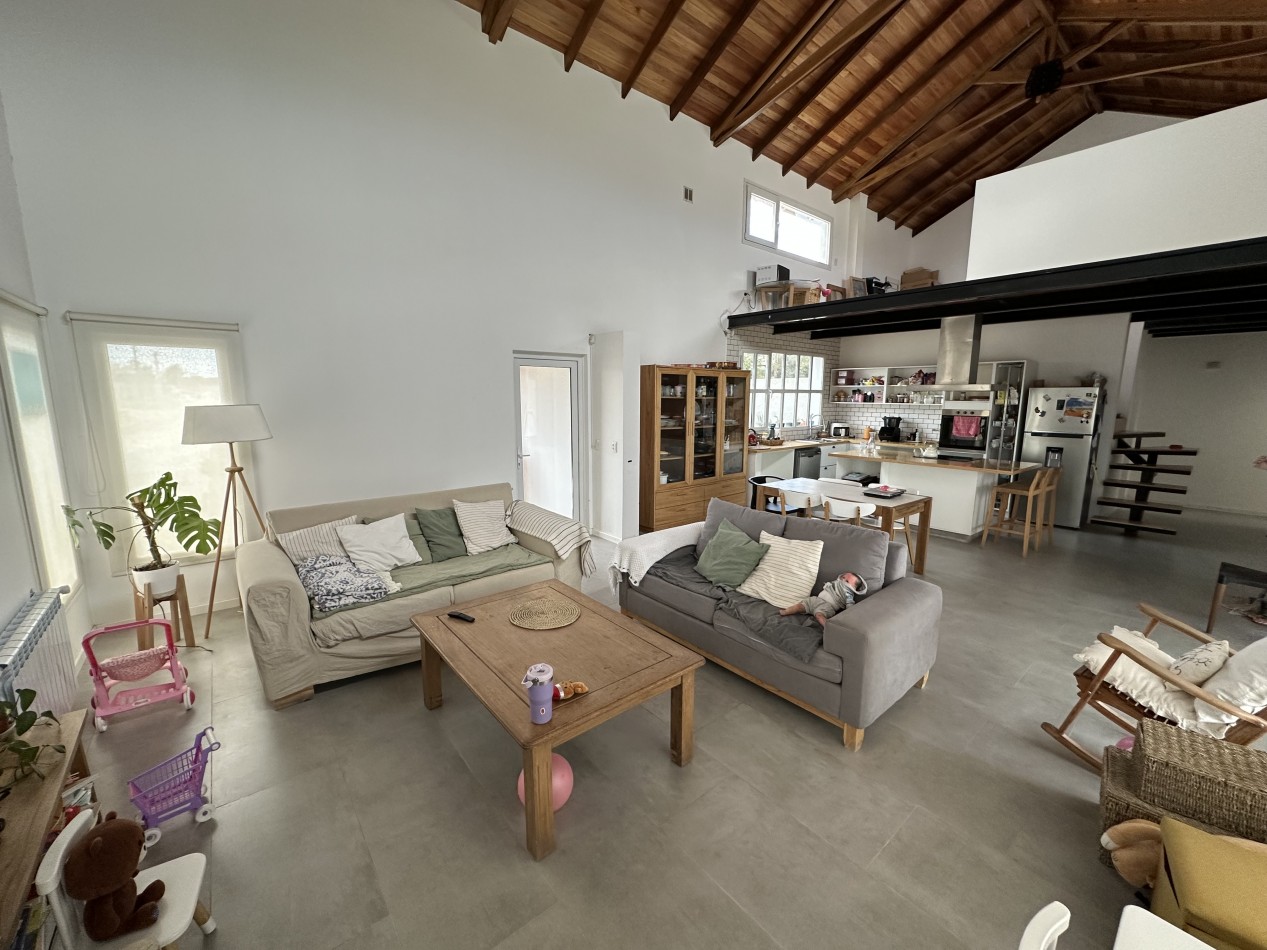 CASA DE 3 DORMITORIOS EN ESQUINA CON PATIO Y ENTRADA VEHICULAR - SOLANA