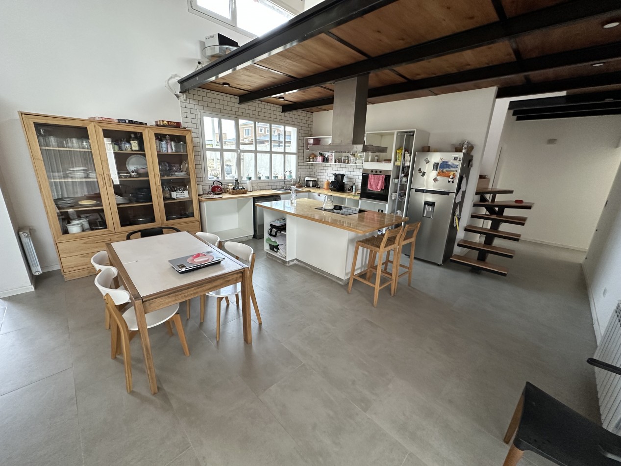 CASA DE 3 DORMITORIOS EN ESQUINA CON PATIO Y ENTRADA VEHICULAR - SOLANA