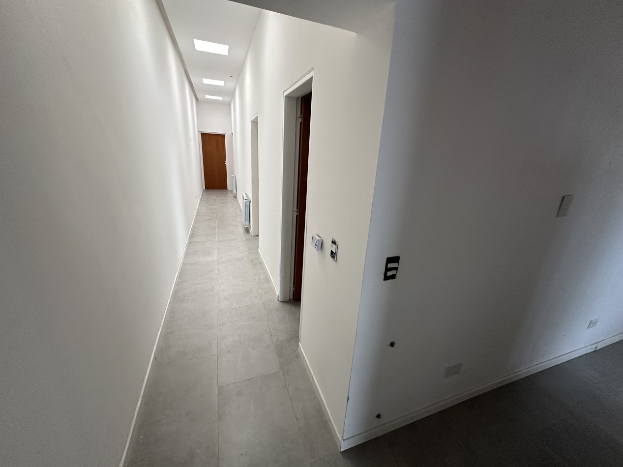 CASA DE 3 DORMITORIOS EN ESQUINA CON PATIO Y ENTRADA VEHICULAR - SOLANA