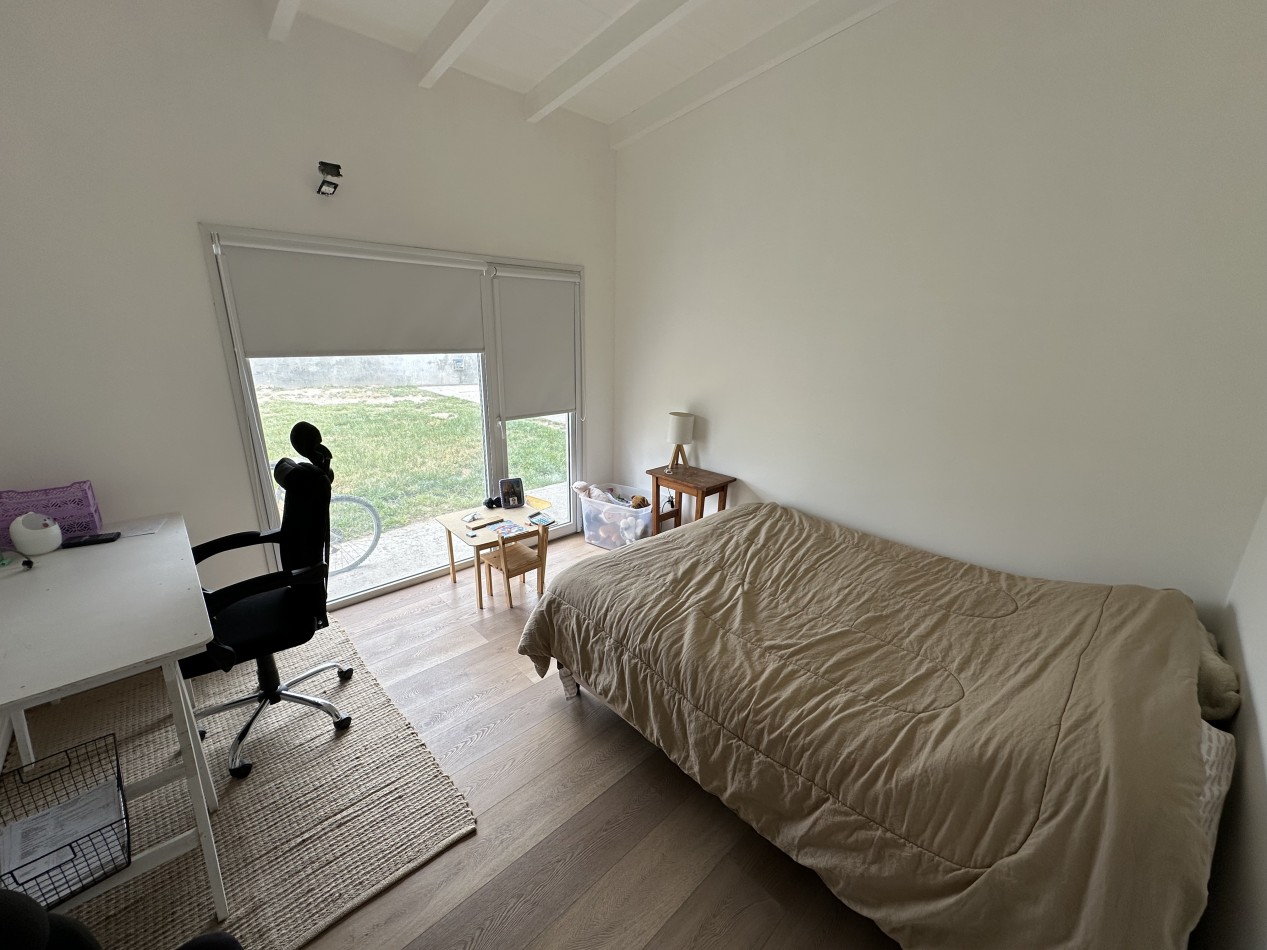 CASA DE 3 DORMITORIOS EN ESQUINA CON PATIO Y ENTRADA VEHICULAR - SOLANA