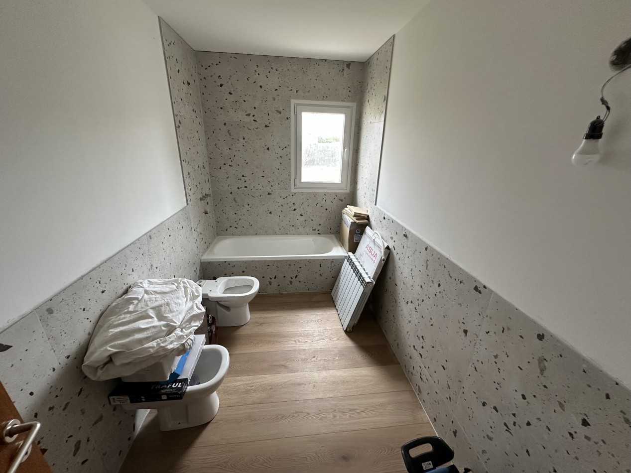 CASA DE 3 DORMITORIOS EN ESQUINA CON PATIO Y ENTRADA VEHICULAR - SOLANA