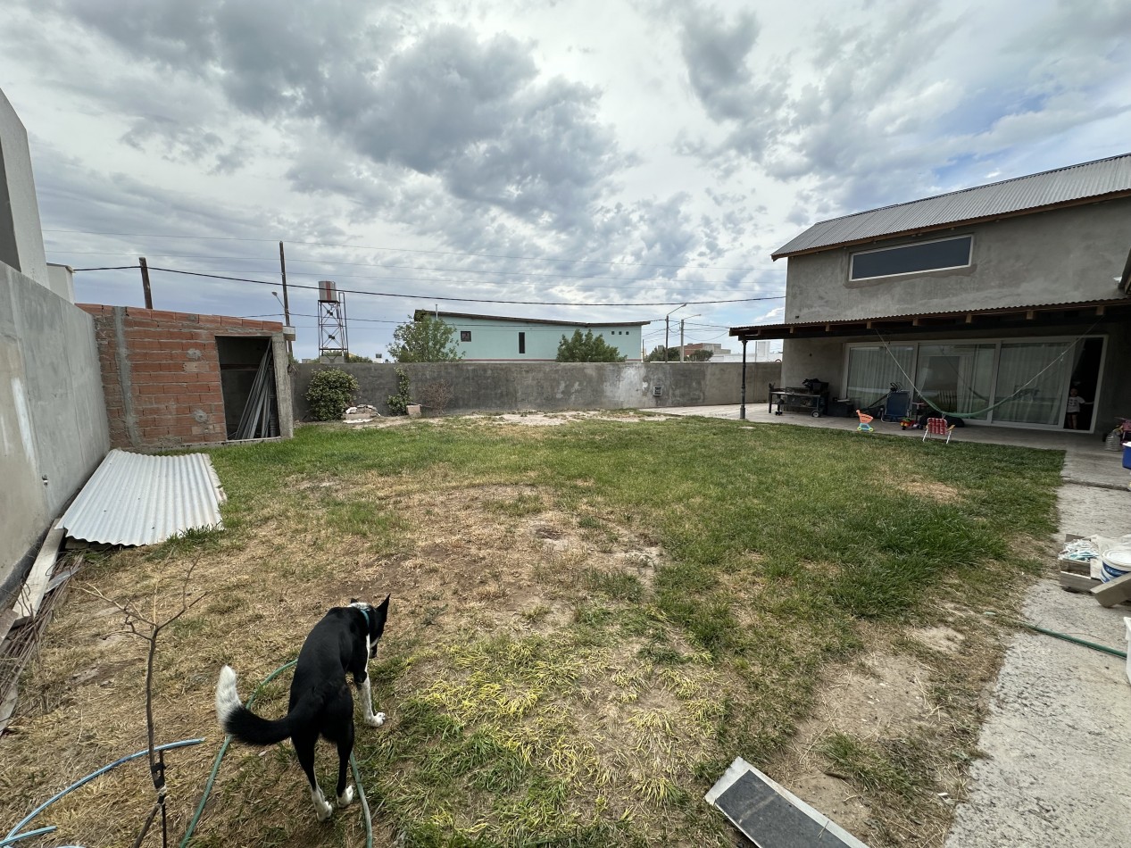 CASA DE 3 DORMITORIOS EN ESQUINA CON PATIO Y ENTRADA VEHICULAR - SOLANA