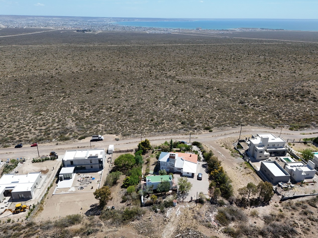 CASA 3 DORMITORIOS CON VISTA PANORAMICA A LA CIUDAD