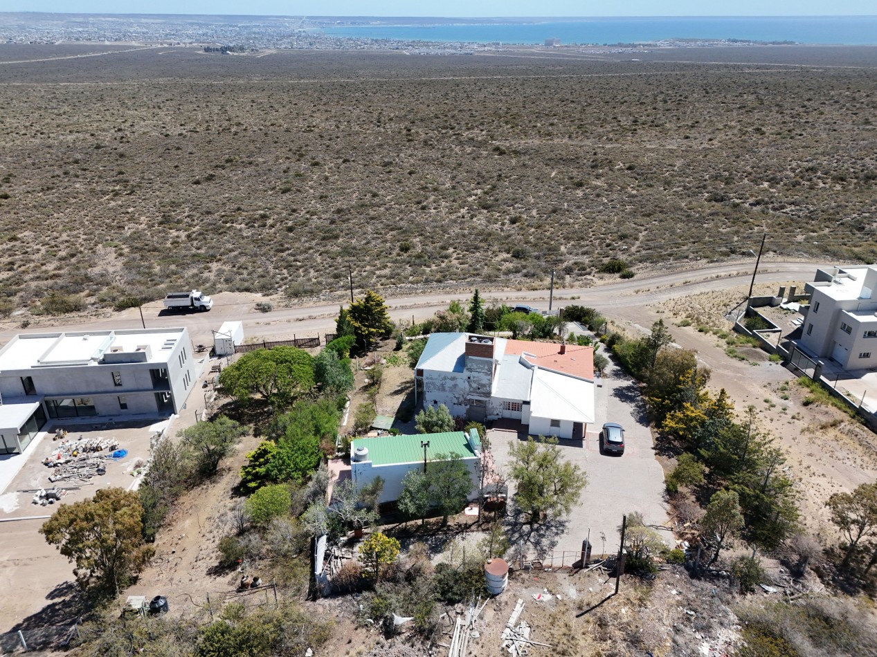 CASA 3 DORMITORIOS CON VISTA PANORAMICA A LA CIUDAD