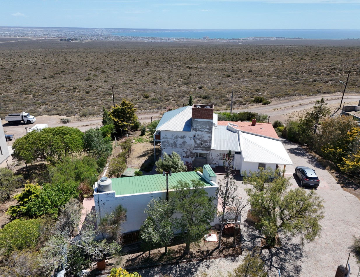 CASA 3 DORMITORIOS CON VISTA PANORAMICA A LA CIUDAD