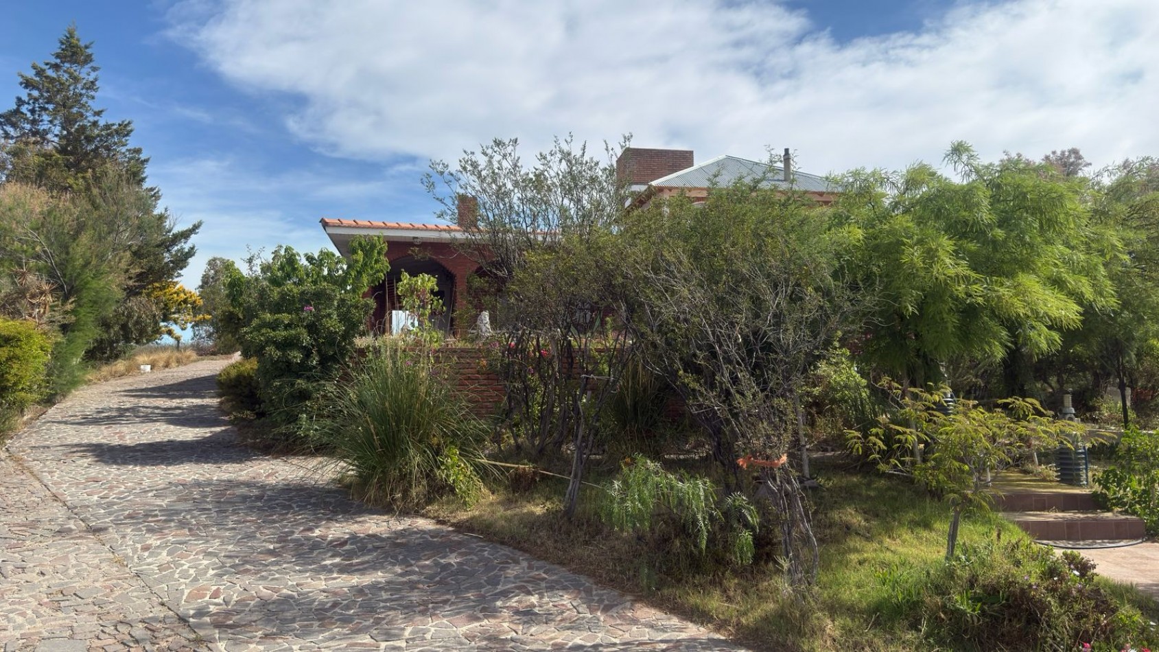 CASA 3 DORMITORIOS CON VISTA PANORAMICA A LA CIUDAD