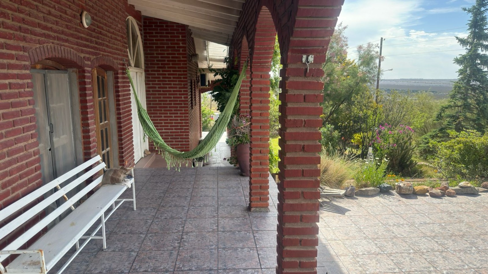 CASA 3 DORMITORIOS CON VISTA PANORAMICA A LA CIUDAD