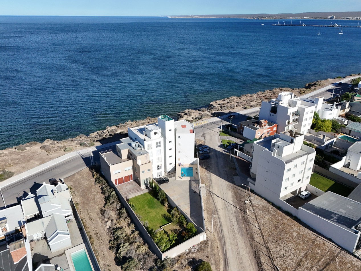 DEPTO DE 2 DORMITORIOS CON COCHERA Y PISCINA FRENTE AL MAR