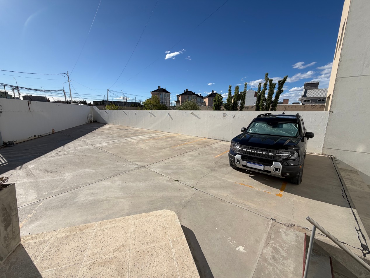 DEPTO DE 2 DORMITORIOS CON COCHERA Y PISCINA FRENTE AL MAR