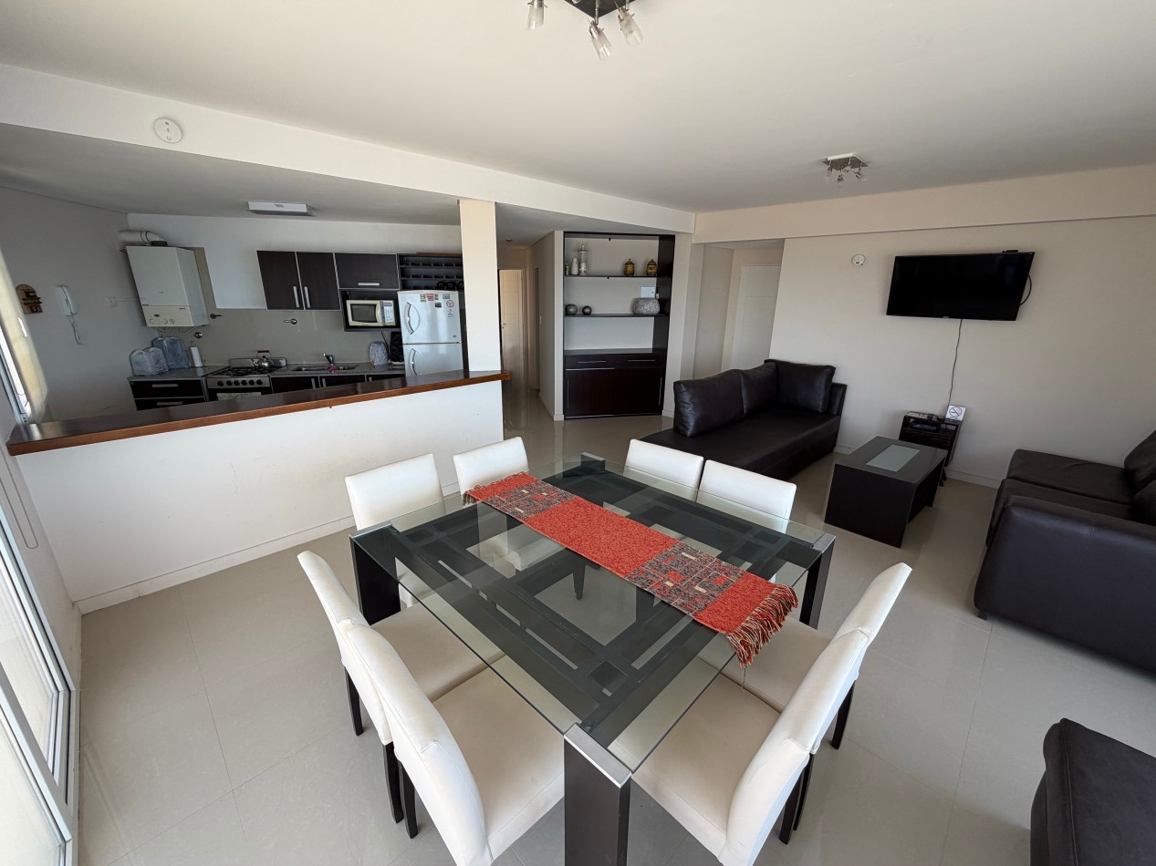 DEPTO DE 2 DORMITORIOS CON COCHERA Y PISCINA FRENTE AL MAR