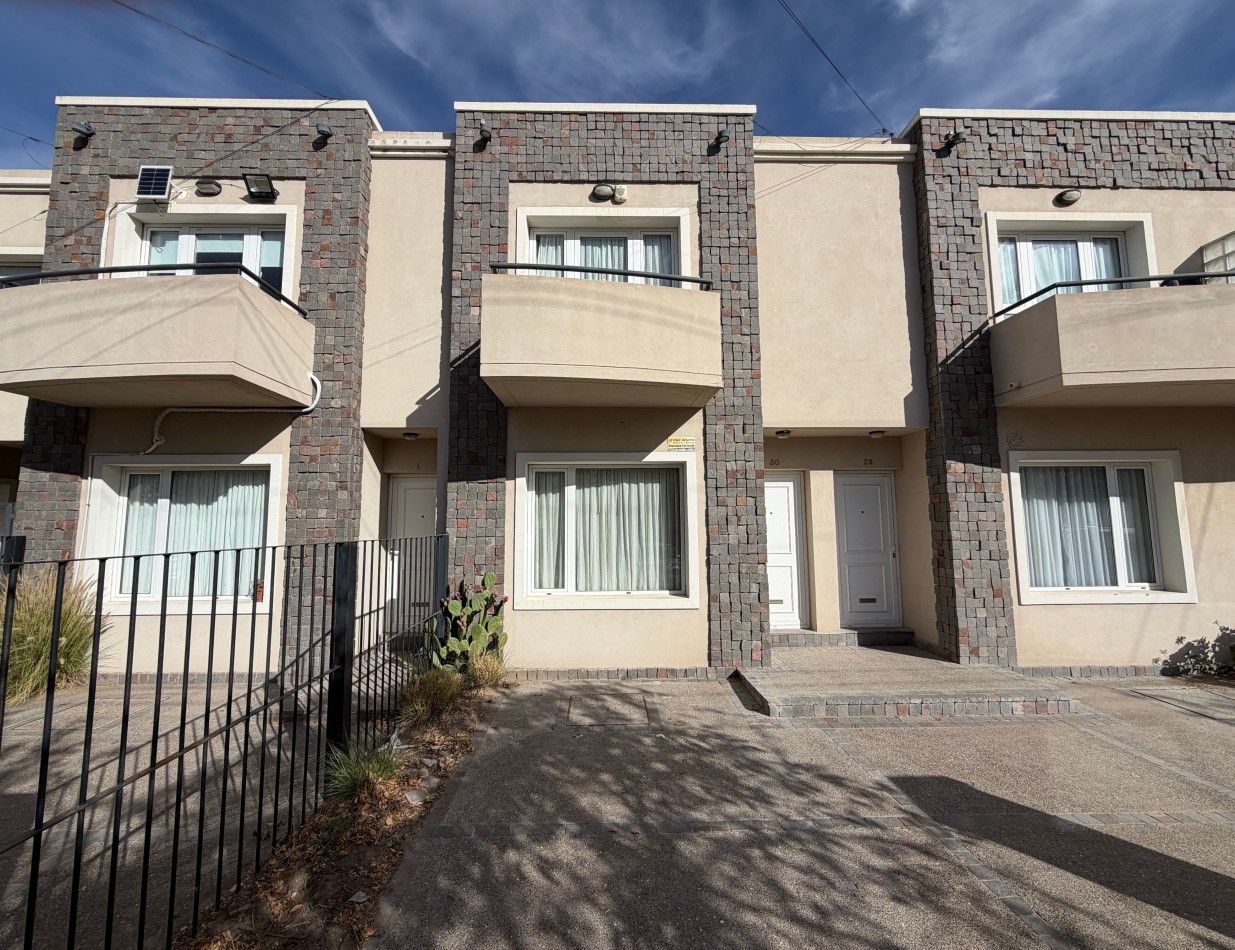 DUPLEX DE 2 DORMITORIOS Y PATIO CON PARRILLA EN BARRIO SUR