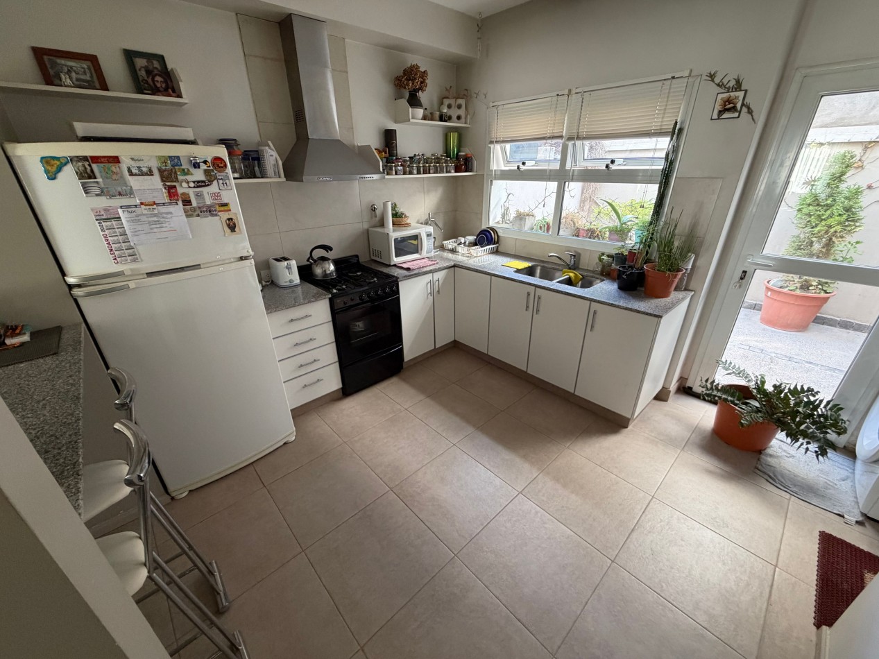 DUPLEX DE 2 DORMITORIOS Y PATIO CON PARRILLA EN BARRIO SUR