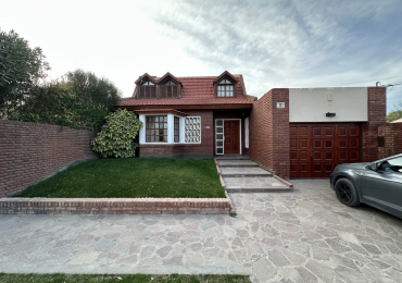 CASA DE 3 DORMITORIOS, GARAJE, PATIO Y PISCINA EN BARRIO SUR