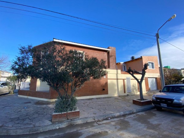 Casa en esquina 2 Dormitorios - Barrio 159 viviendas