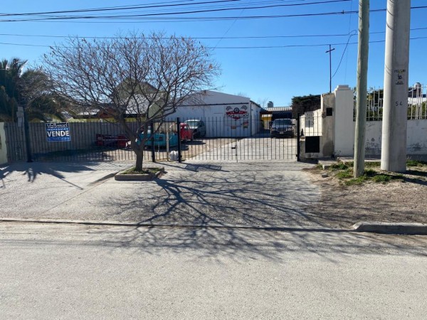 Casa 2 Dormitorios con Galpón de 100 m² al frente - Corrientes 740
