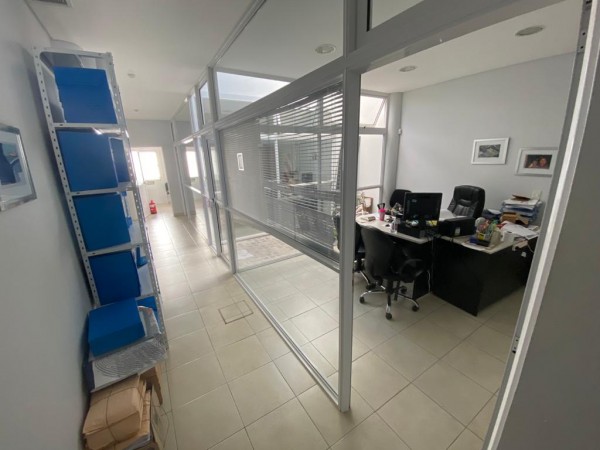 Local frente al mar 250m² - EXCELENTE ubicación  