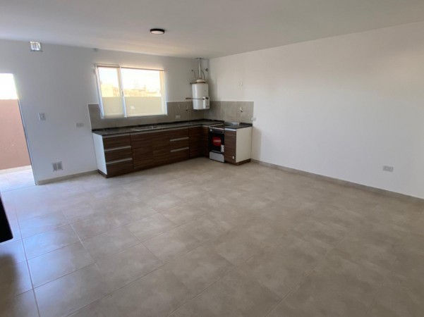 COMPLEJO 3 DEPTOS Y 3 LOCALES COMERCIALES