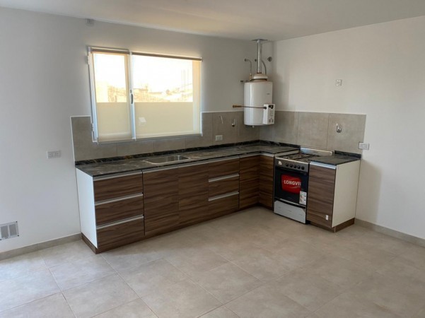 COMPLEJO 3 DEPTOS Y 3 LOCALES COMERCIALES