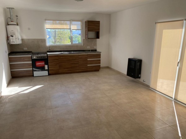 COMPLEJO 3 DEPTOS Y 3 LOCALES COMERCIALES
