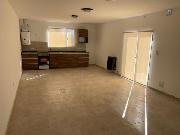 COMPLEJO 3 DEPTOS Y 3 LOCALES COMERCIALES