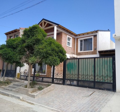 CASA 4 DORMITORIOS