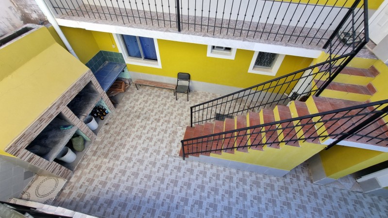 CASA 2 DORMITORIOS + COMPLEJO DE 4 DEPARTAMENTOS