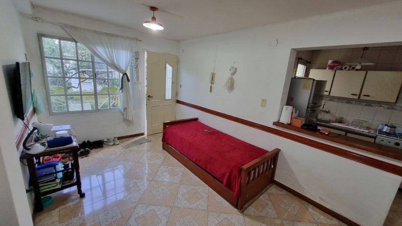 CASA 2 DORMITORIOS + COMPLEJO DE 4 DEPARTAMENTOS