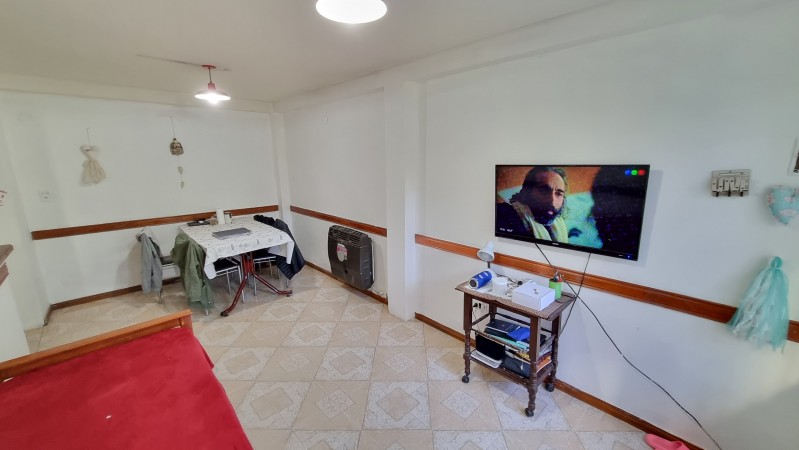 CASA 2 DORMITORIOS + COMPLEJO DE 4 DEPARTAMENTOS