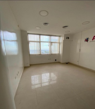 OFICINA 65 M² FRENTE AL MAR