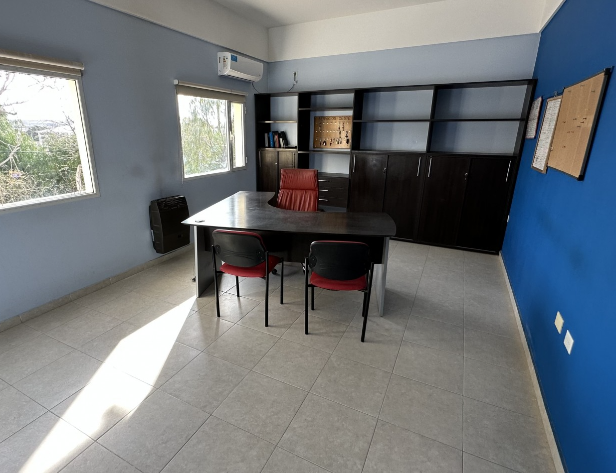 ALQUILER OFICINAS 250 M² PARQUE INDUSTRIAL PESADO 