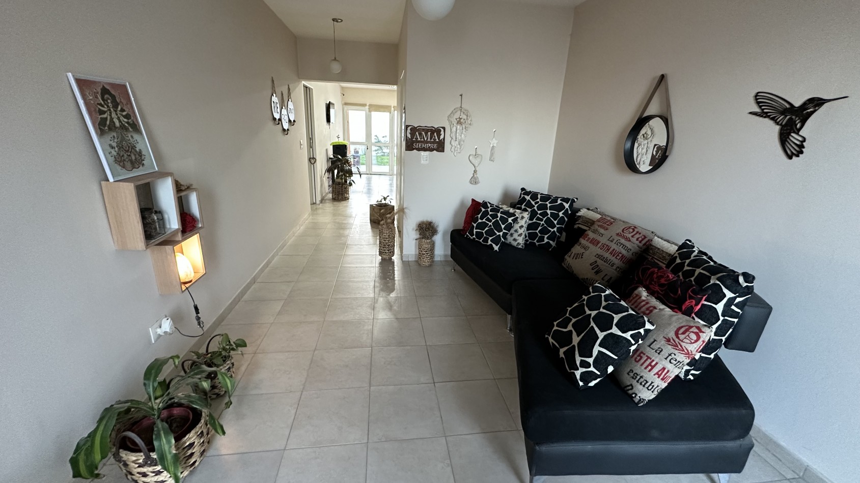 Casa 2 dormitorios con patio y garage quincho