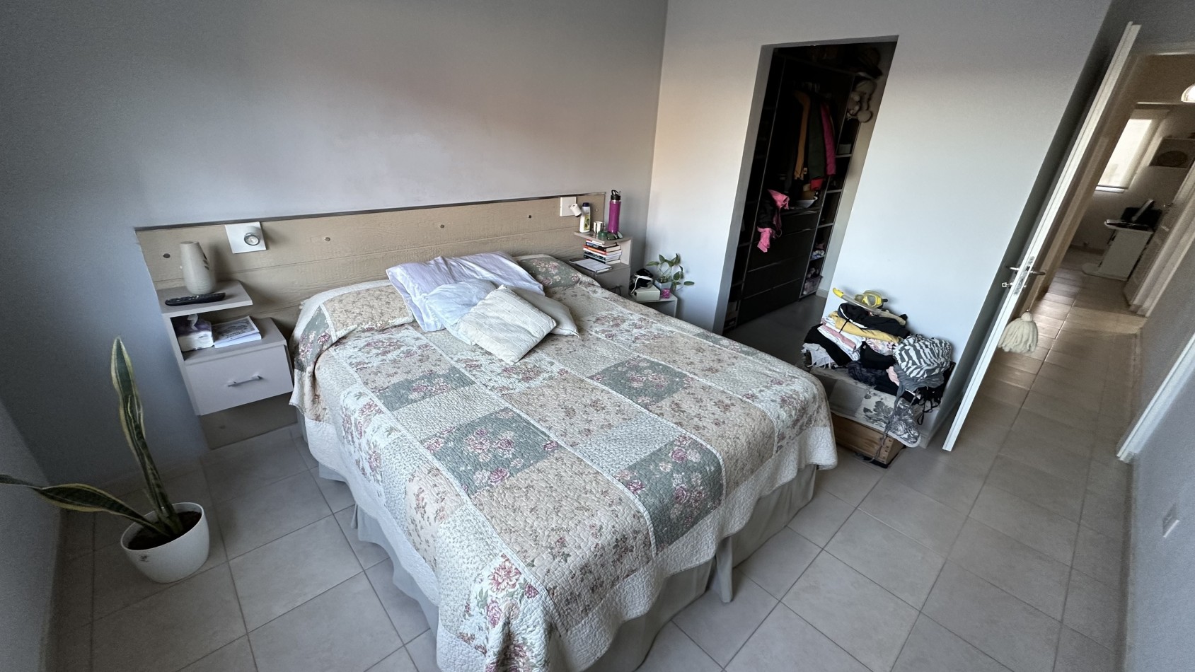 Casa 2 dormitorios con patio y garage quincho