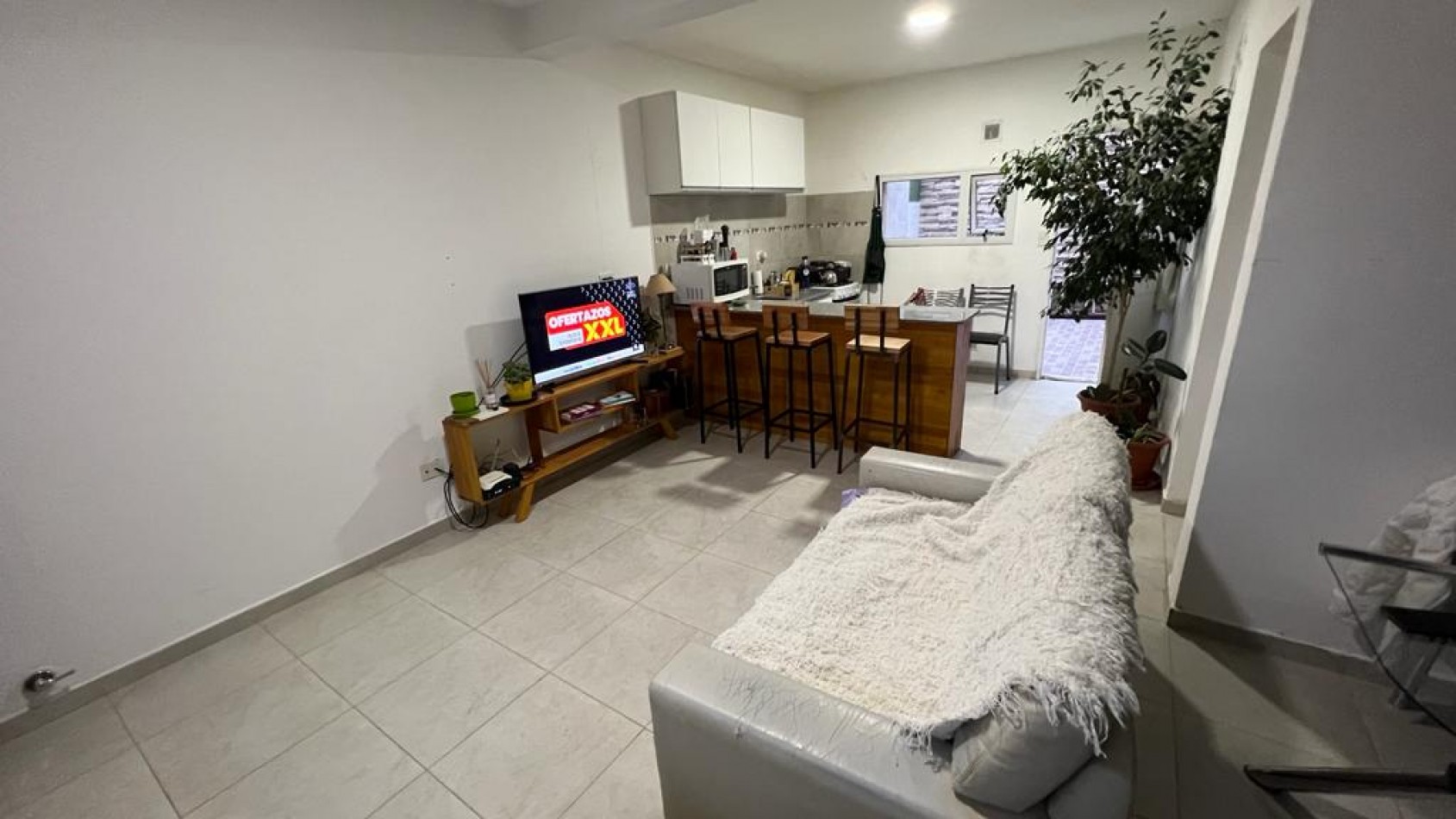 DUPLEX CON PATIO Y ENTRADA VEHICULAR 