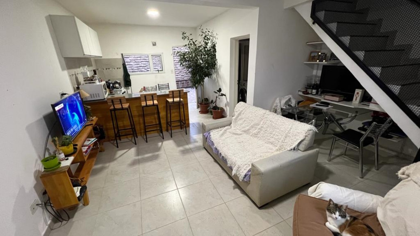 DUPLEX CON PATIO Y ENTRADA VEHICULAR 