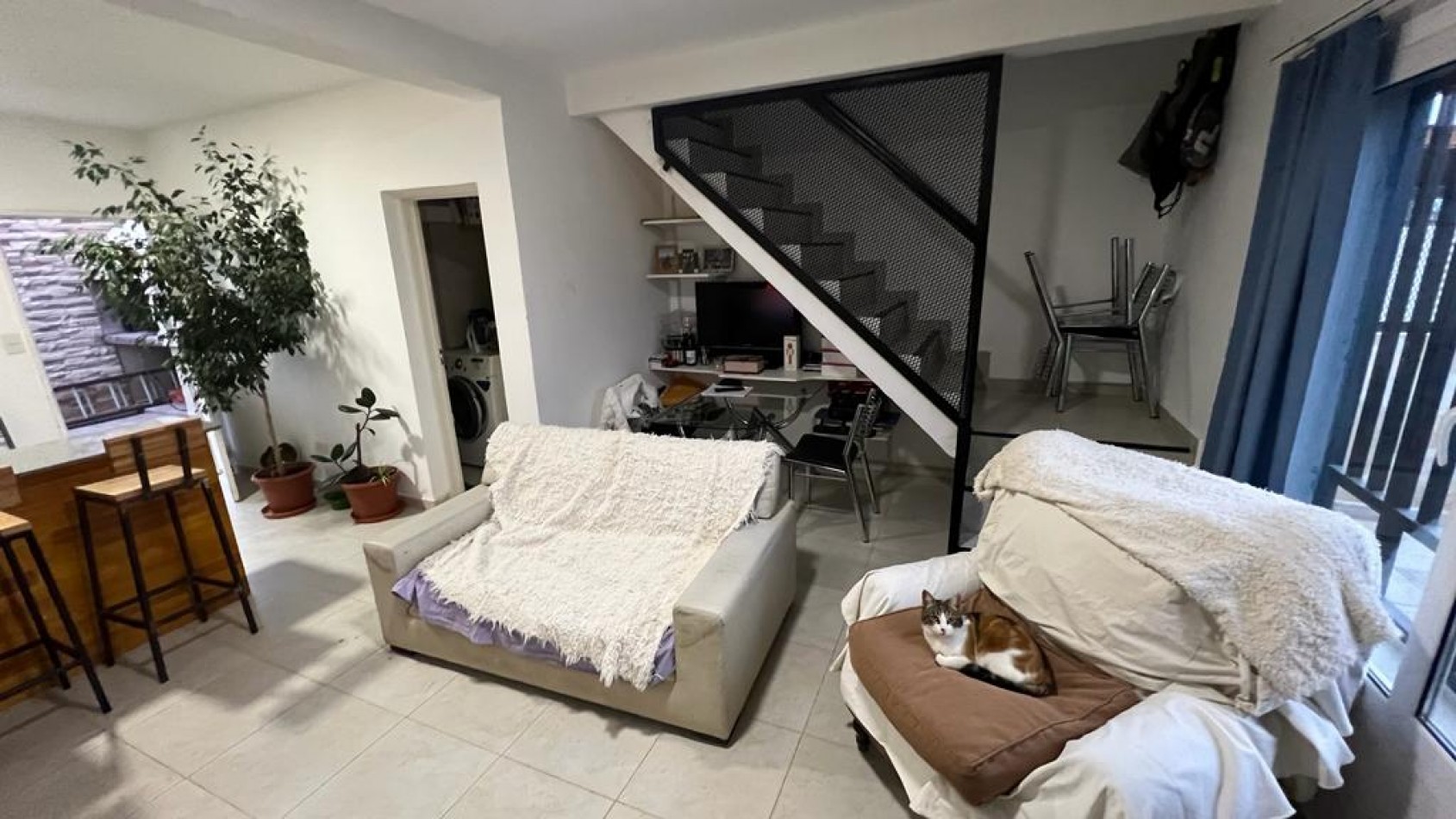DUPLEX CON PATIO Y ENTRADA VEHICULAR 
