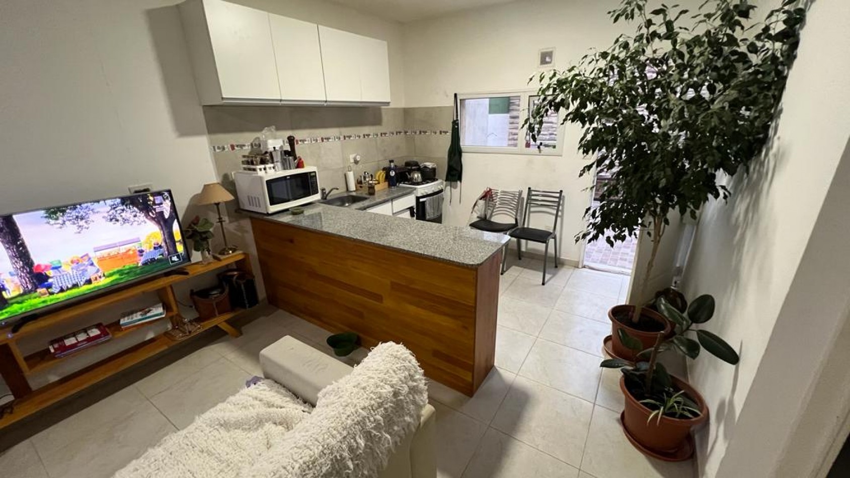 DUPLEX CON PATIO Y ENTRADA VEHICULAR 