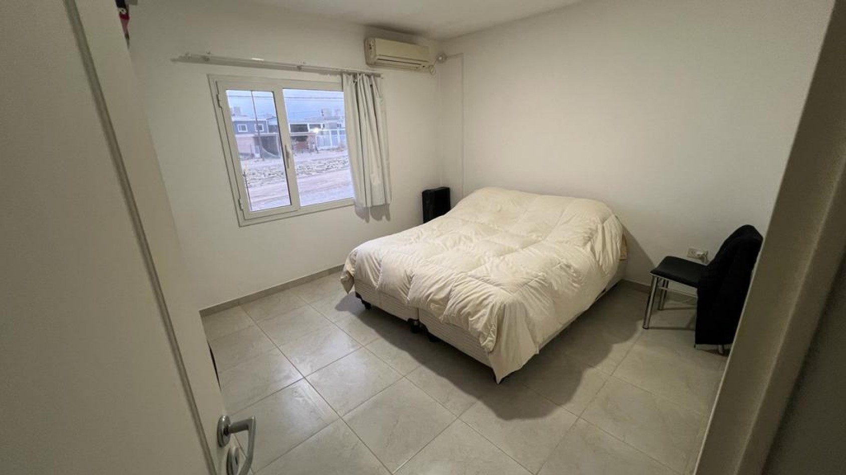 DUPLEX CON PATIO Y ENTRADA VEHICULAR 