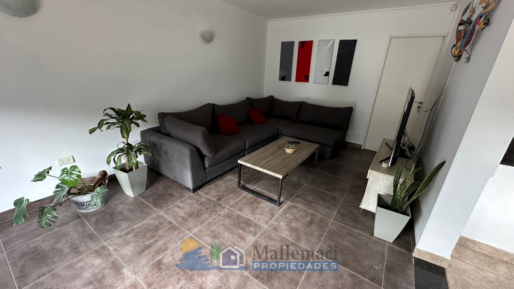 CASA 3 DORMITORIOS CON GARAGE Y PATIO