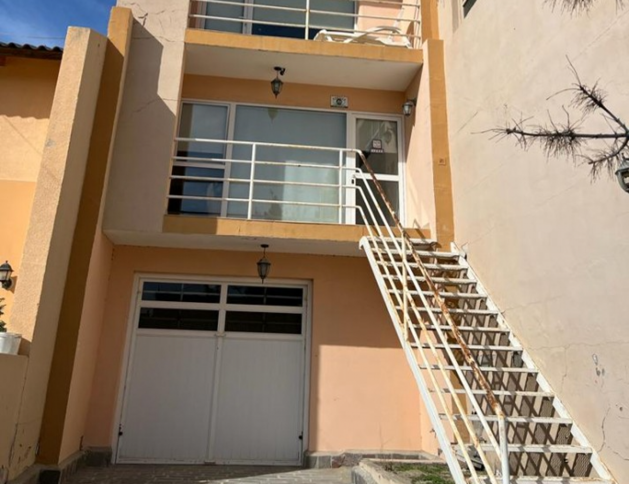 TRIPLEX 200 M² CON QUINCHO Y GARAGE