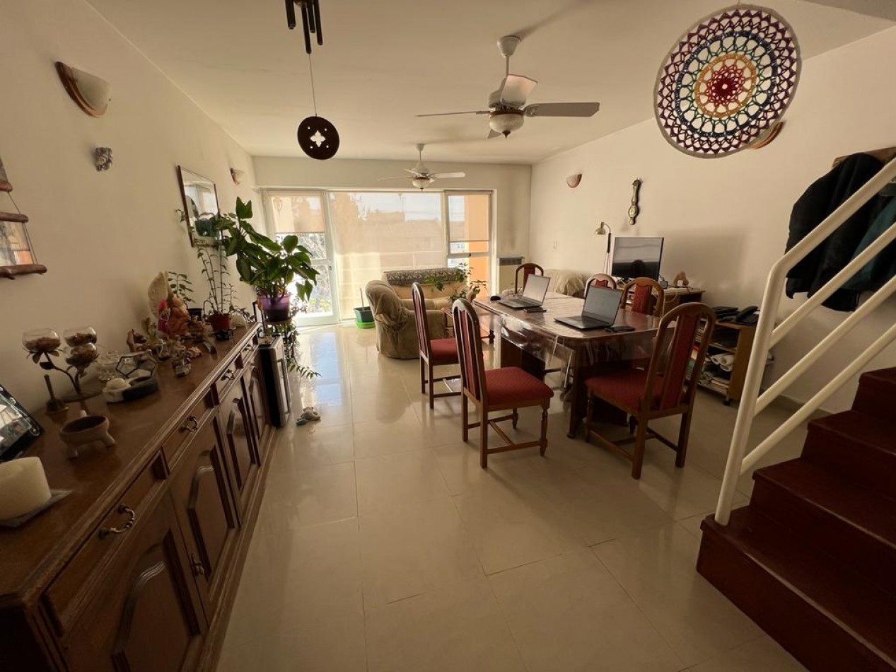 TRIPLEX 200 M² CON QUINCHO Y GARAGE