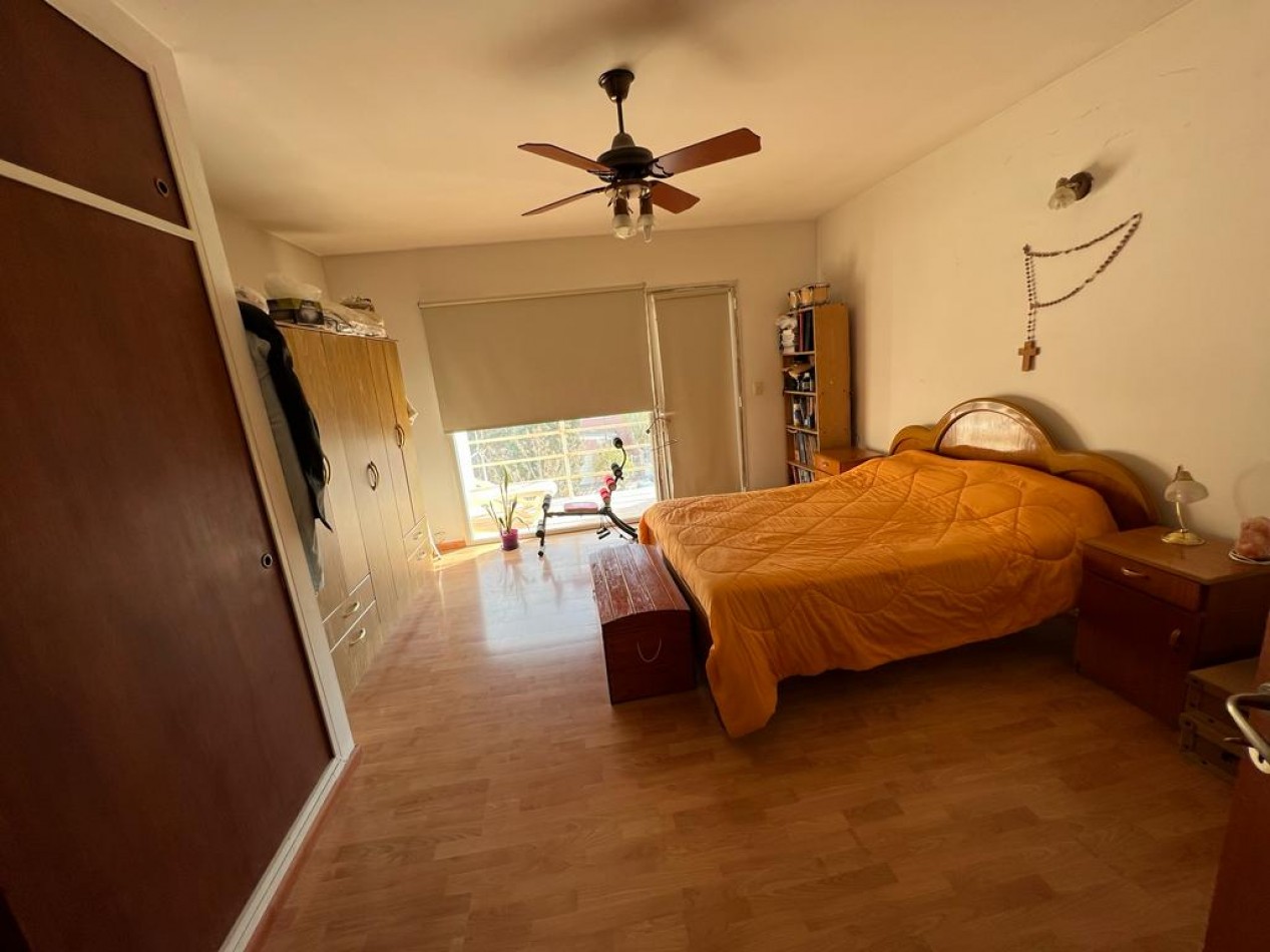 TRIPLEX 200 M² CON QUINCHO Y GARAGE