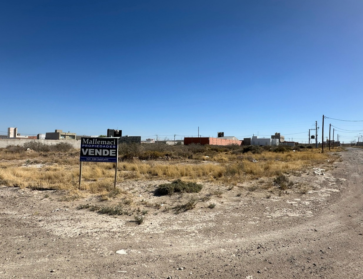 TERRENO EN ESQUINA 300 M² CON SERVICIOS