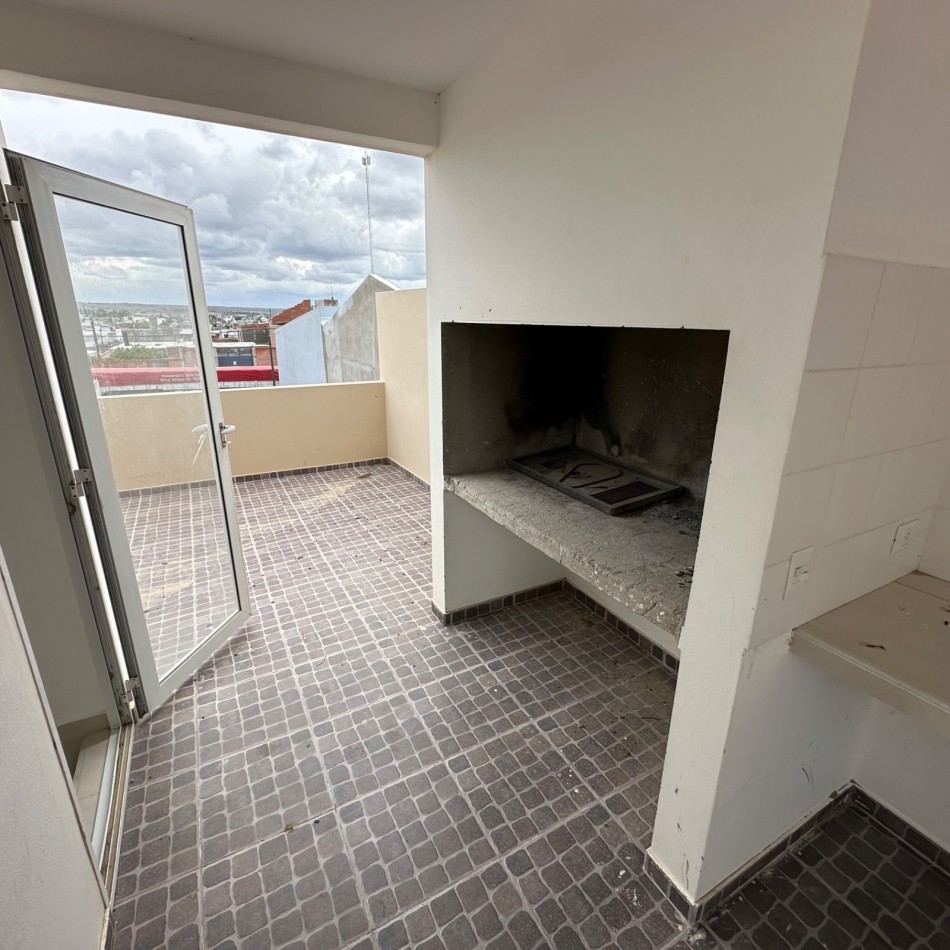 DUPLEX 2 DORMITORIOS CON COCHERA, PATIO Y TERRAZA